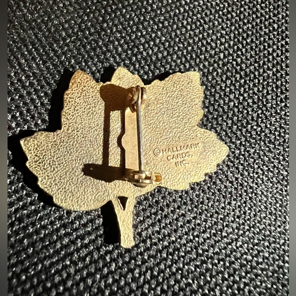 Fall Leaves Leaf Metal Enamel Lapel Pin Pinback Brooch by Hallmark Cards - Picture 3 of 3